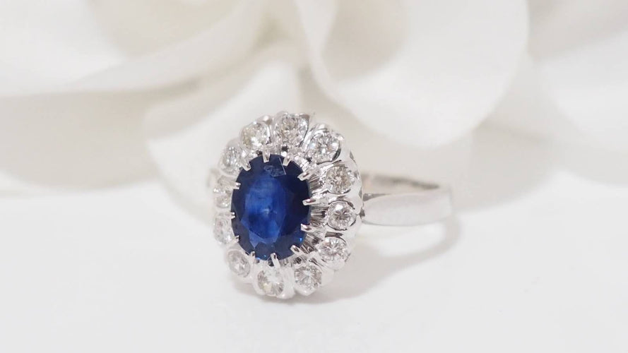 Bague 52 Bague marguerite en or blanc, saphir et diamants 58 Facettes 31169