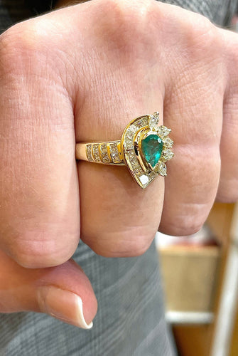 Bague 57 Bague émeraude poire et diamants 58 Facettes