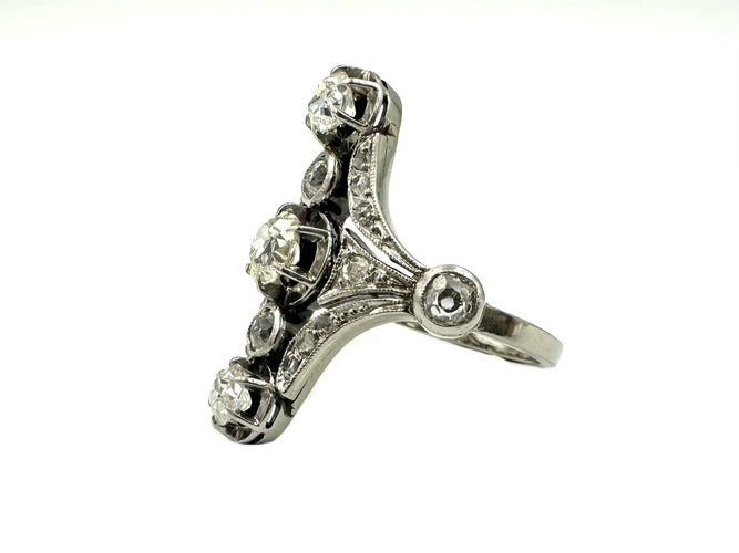 Bague 55 Bague Art-Deco, or, platine et diamants 58 Facettes