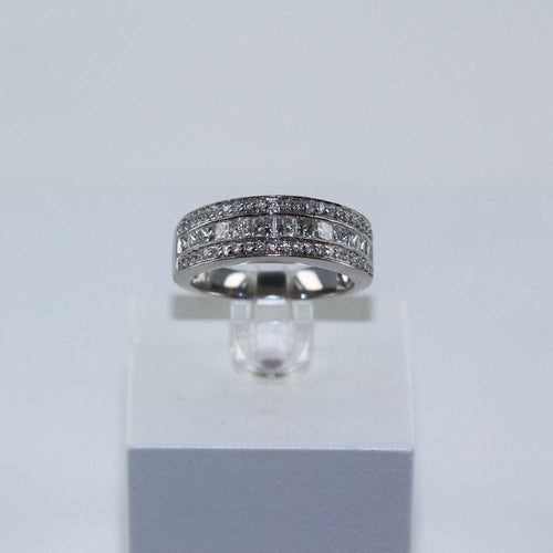 Bague Bague en diamants pavée 3 rangs 58 Facettes