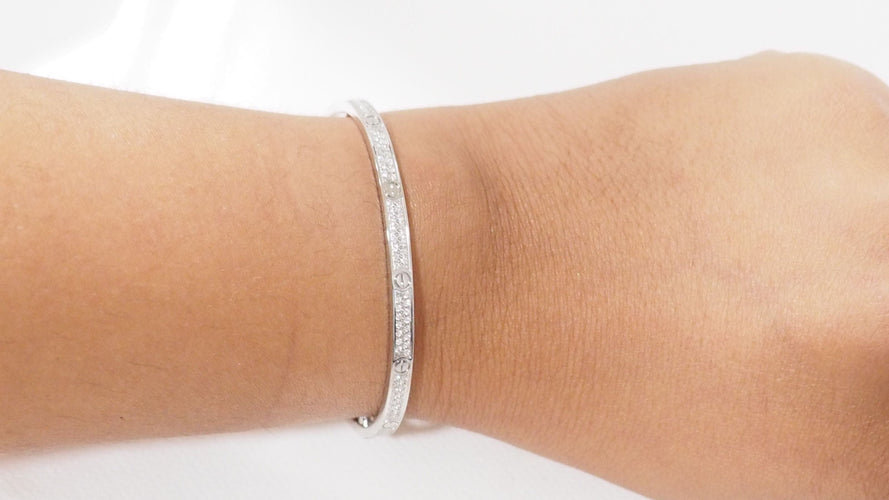 Bracelet 17 Bracelet Cartier Love en or blanc et diamants 58 Facettes 32264