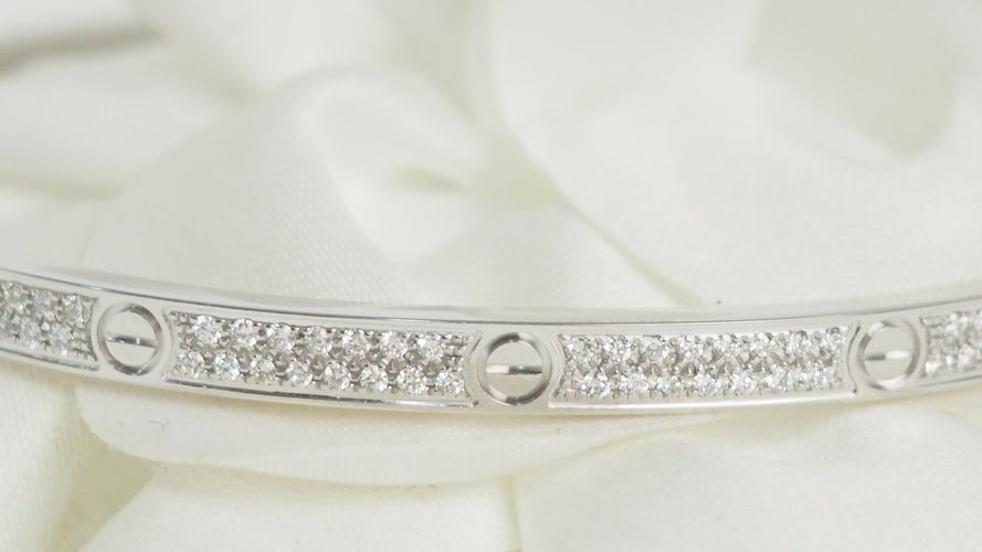 Bracelet 17 Bracelet Cartier Love en or blanc et diamants 58 Facettes 32264
