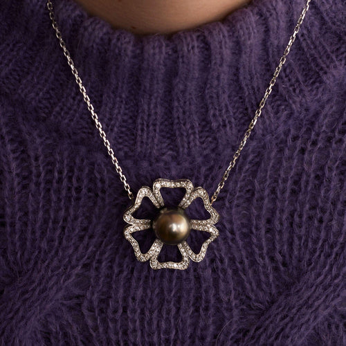 Collier Collier fleur Or blanc Diamants Perle 58 Facettes
