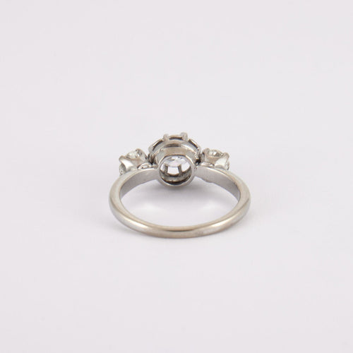 Bague 52 Bague trilogie, en or gris, diamants 58 Facettes