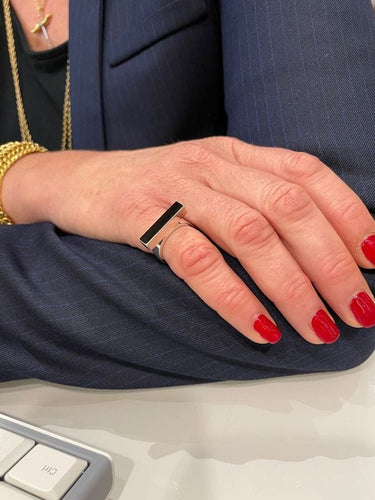 Bague 51 BAGUE MODERNE ARGENT ET ONYX "CHRISTOFLE" 58 Facettes 044321