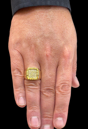 Bague 58 Chevalière vintage or massif 18 carats et diamants 58 Facettes