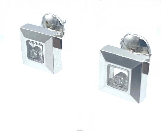 Boucles d'oreilles CHOPARD. Puces d’oreilles Happy diamonds or blanc et diamants 58 Facettes