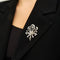 Broche Broche Fleur en Or gris & Diamants 58 Facettes ALGU16