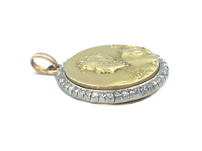 Pendentif Médaille Art Nouveau or jaune et diamants 58 Facettes