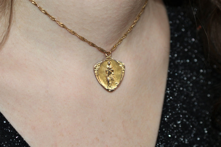 Pendentif Médaille-Pendentif Art Nouveau en or jaune 58 Facettes 442