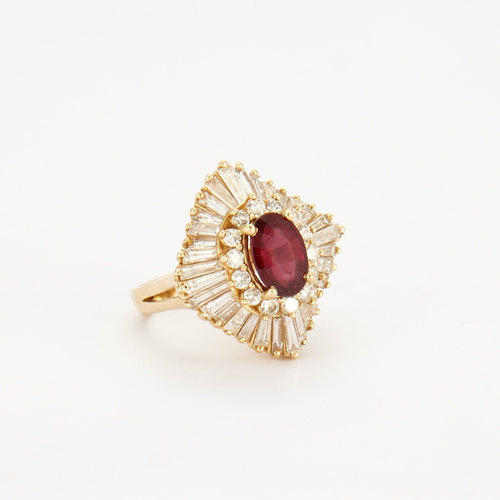 Bague 52 Bague en Or jaune, rubis, diamants 58 Facettes