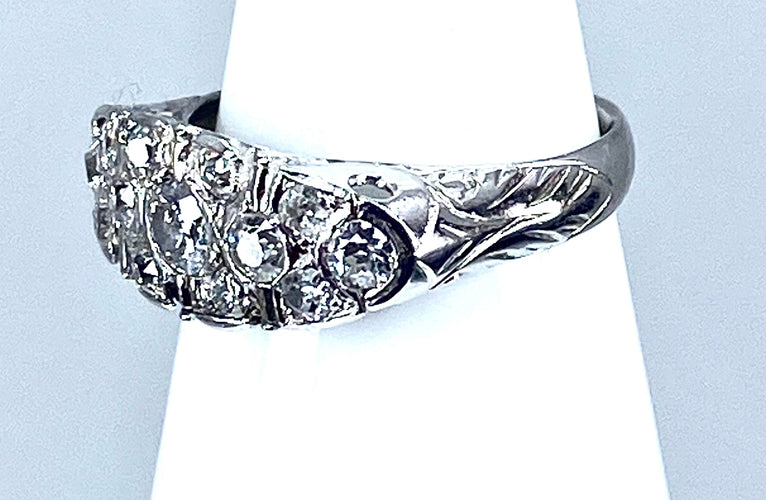 Bague 56 Bague en platine pavée de diamants. Epoque Art Deco. 58 Facettes AB265