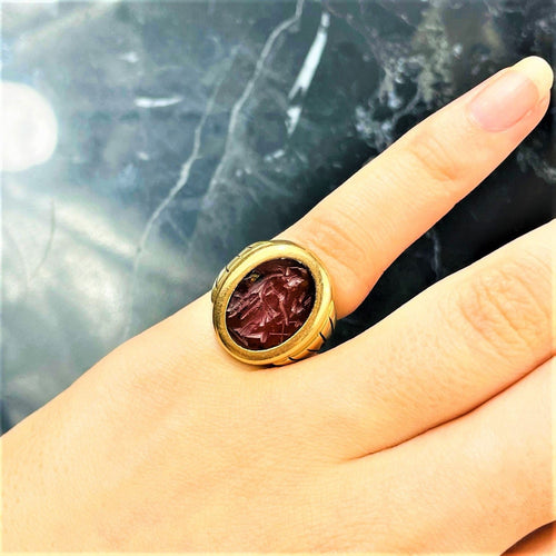 Bague Bague Chevalière Cornaline Rouge Gravée Or jaune 58 Facettes 20400000643