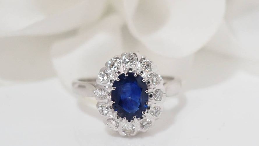 Bague 52 Bague marguerite en or blanc, saphir et diamants 58 Facettes 31169