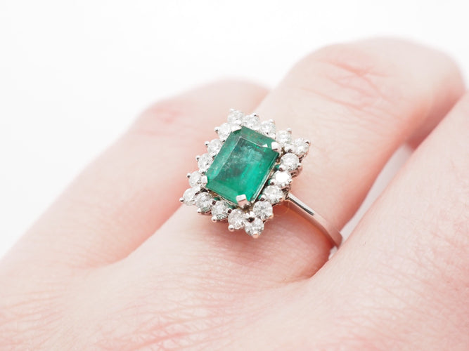 Bague 52 Bague moderne émeraude or blanc 58 Facettes