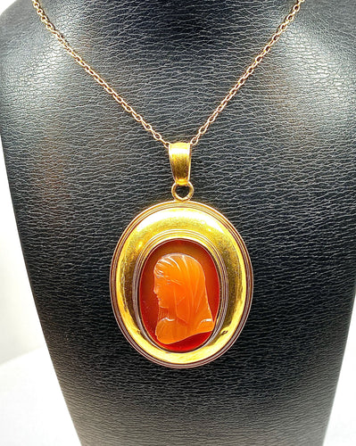 Pendentif Pendentif Or jaune Camée en cornaline 58 Facettes AB284