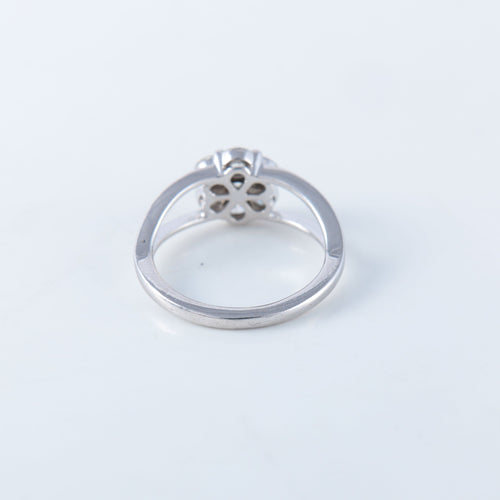 Bague 52 Bague or blanc diamants modèle marguerite 58 Facettes