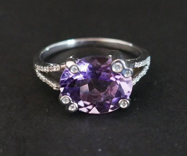 Bague 59 Bague Améthyste Et Diamants, Or Blanc 18 Carats. 58 Facettes 1035125