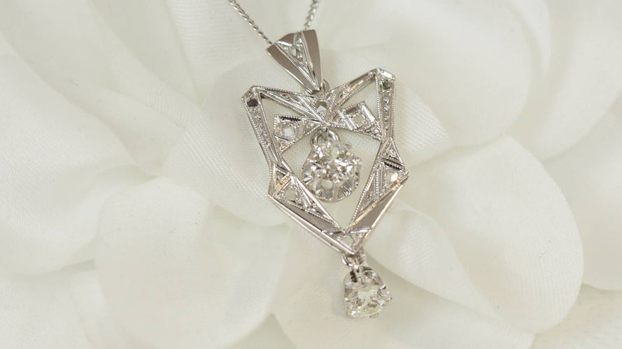 Collier Collier Art Déco en or platine et diamants 58 Facettes