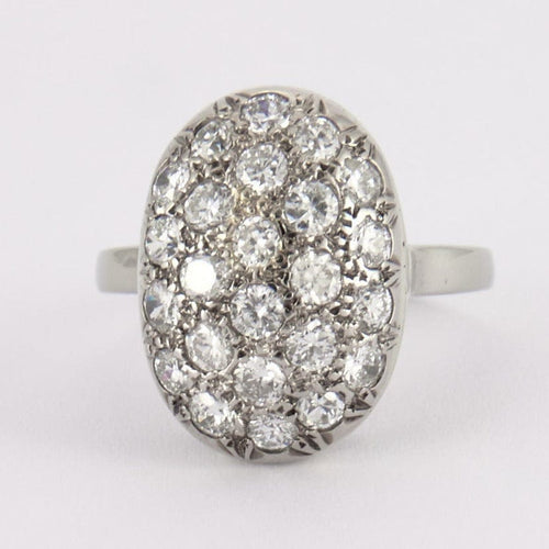 Bague 55 Bague ovale, en or gris, diamants 58 Facettes