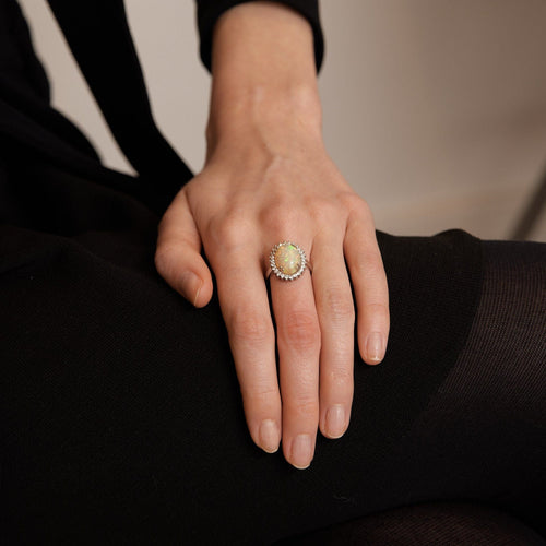 Bague 52 Bague opale, diamants 58 Facettes