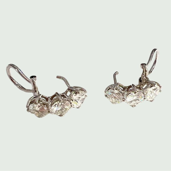Boucles d'oreilles BOUCLES D'OREILLES en or 18 kt de design classique contemporain avec diamants 58 Facettes Q946A