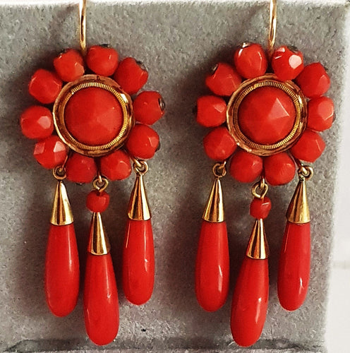Boucles d'oreilles Boucles d'oreilles en or et corail facetté - 19ème siècle 58 Facettes