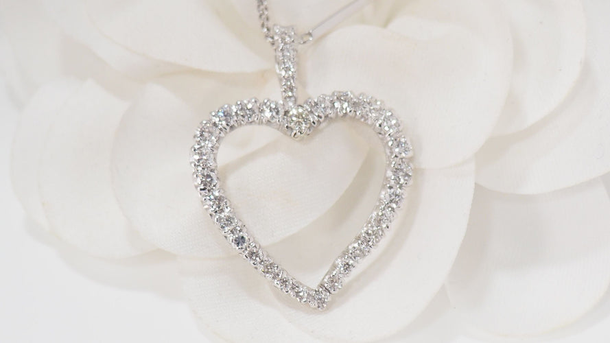 Pendentif Collier cœur en or blanc et diamants 58 Facettes 31990