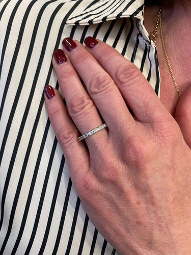 Bague 65 Alliance en or blanc, diamants 58 Facettes 061731