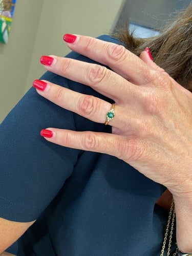 Bague 53 BAGUE MODERNE ÉMERAUDE ET DIAMANTS 58 Facettes 054051