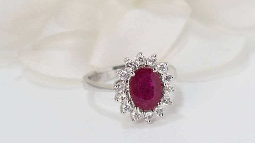 Bague 54 Bague marguerite en Or blanc, rubis et diamants 58 Facettes 32239