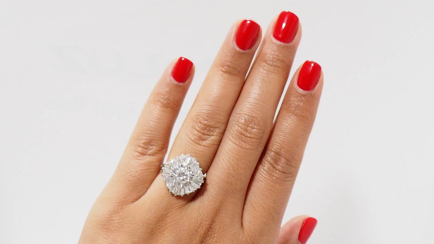 Bague Bague double entourage en or blanc et diamants 58 Facettes 31496