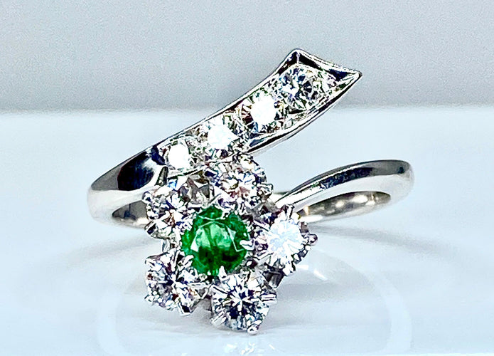 Bague 48 Bague en or blanc 18 carats en émeraude et diamants 58 Facettes AB294