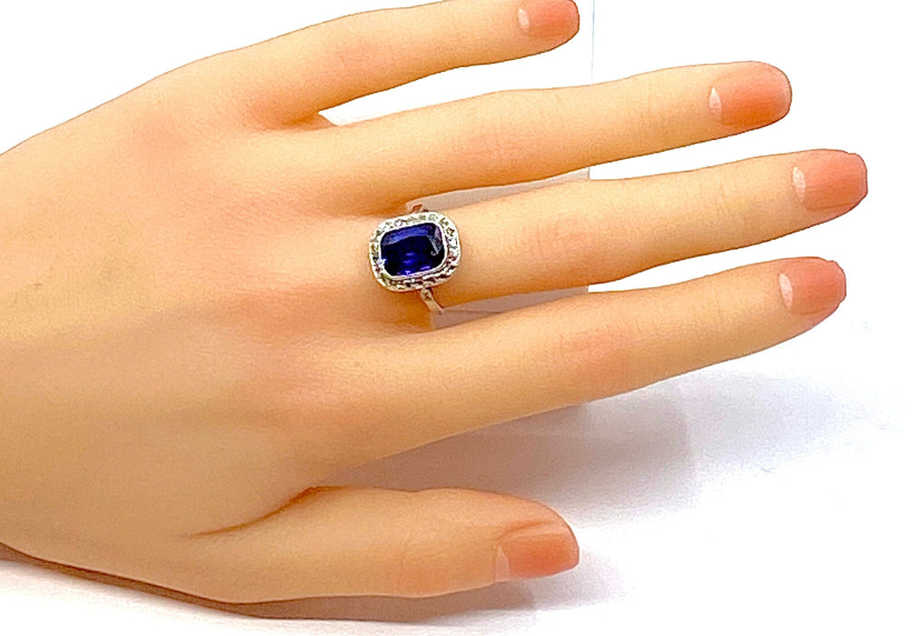 Bague 52 Bague en or blanc 18 carats, diamants et saphir Verneuil. Epoque 1900 58 Facettes AB266