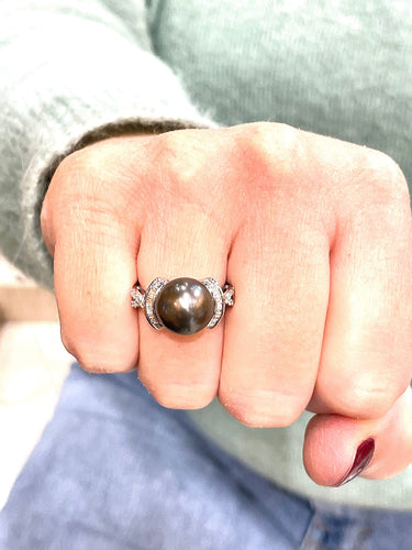 Bague Bague en or blanc, perle de Tahiti et diamants 58 Facettes