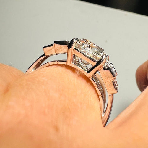 Bague 53 Bague diamant coussin 2.47 carat 58 Facettes BB18