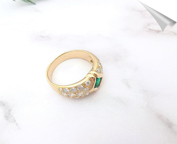 Bague Bague en or jaune, émeraude, diamants 58 Facettes AA 1553
