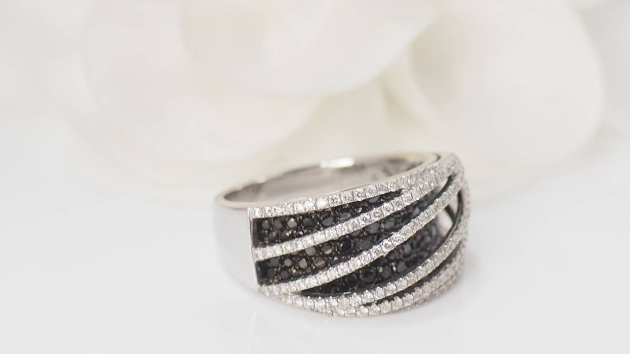 Bague 53.5 Bague diamants blancs et noirs 58 Facettes 32155