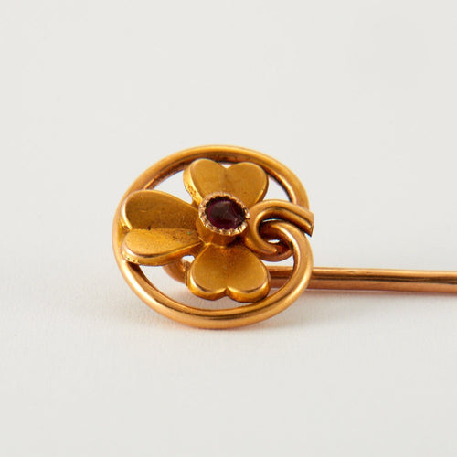 Broche Epingle à cravate trèfle rubis 58 Facettes