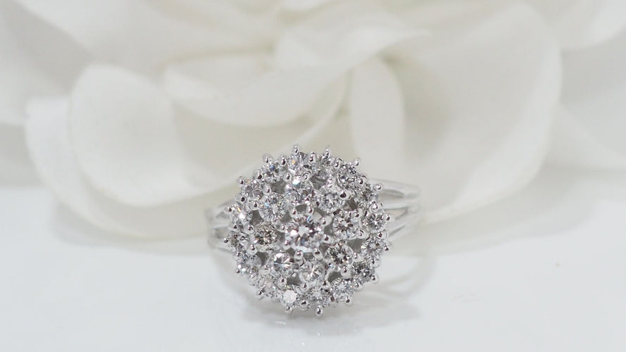 Bague 54.5 Bague double entourage en or blanc et diamants 58 Facettes 31982