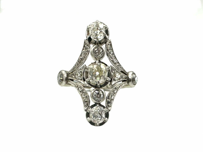 Bague 55 Bague Art-Deco, or, platine et diamants 58 Facettes