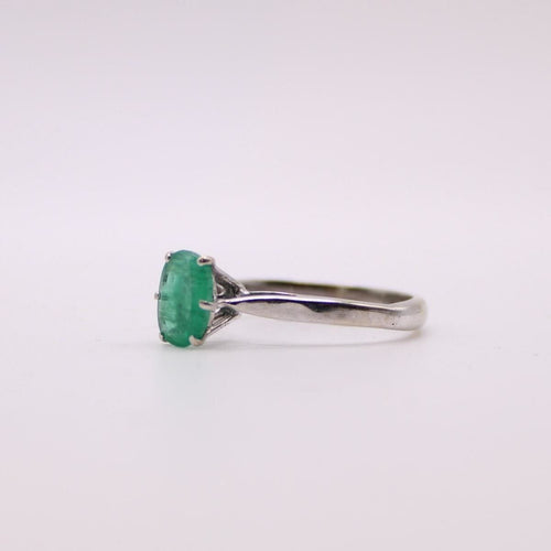 Bague Solitaire or blanc Emeraude ovale 58 Facettes