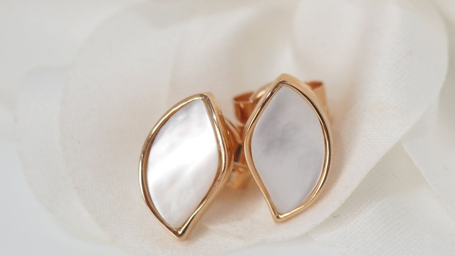 Boucles d'oreilles Boucles d'oreilles en or rose et nacres 58 Facettes 31595