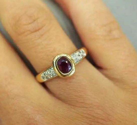 Bague 51 Bague en or jaune, diamants, rubis 58 Facettes