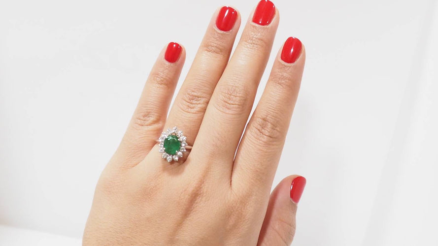 Bague 58.5 Bague marguerite en or blanc; Emeraude et diamants 58 Facettes 31956