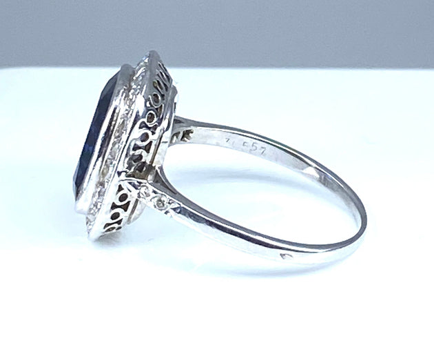 Bague 52 Bague en or blanc 18 carats, diamants et saphir Verneuil. Epoque 1900 58 Facettes AB266