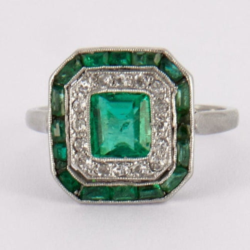 Bague Bague rectangulaire, en or blanc, diamants, émeraude 58 Facettes