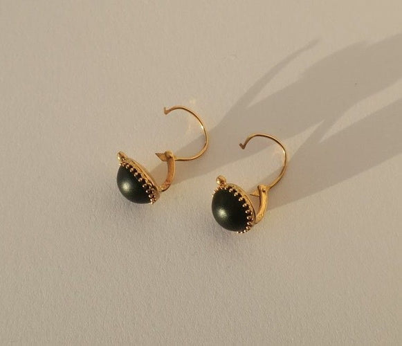 Boucles d'oreilles Boucles d’oreilles dormeuses anciennes jais 58 Facettes