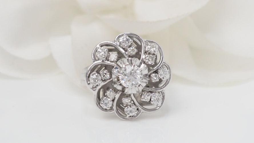 Bague 52 Bague marguerite en or blanc platine et diamants 58 Facettes 32491
