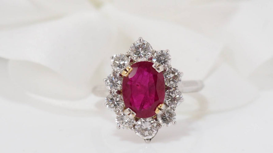 Bague Bague marguerite or blanc rubis ovale et diamants 58 Facettes 30987